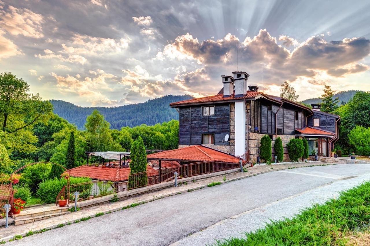 Hotel Smilen Smoljan Exteriér fotografie