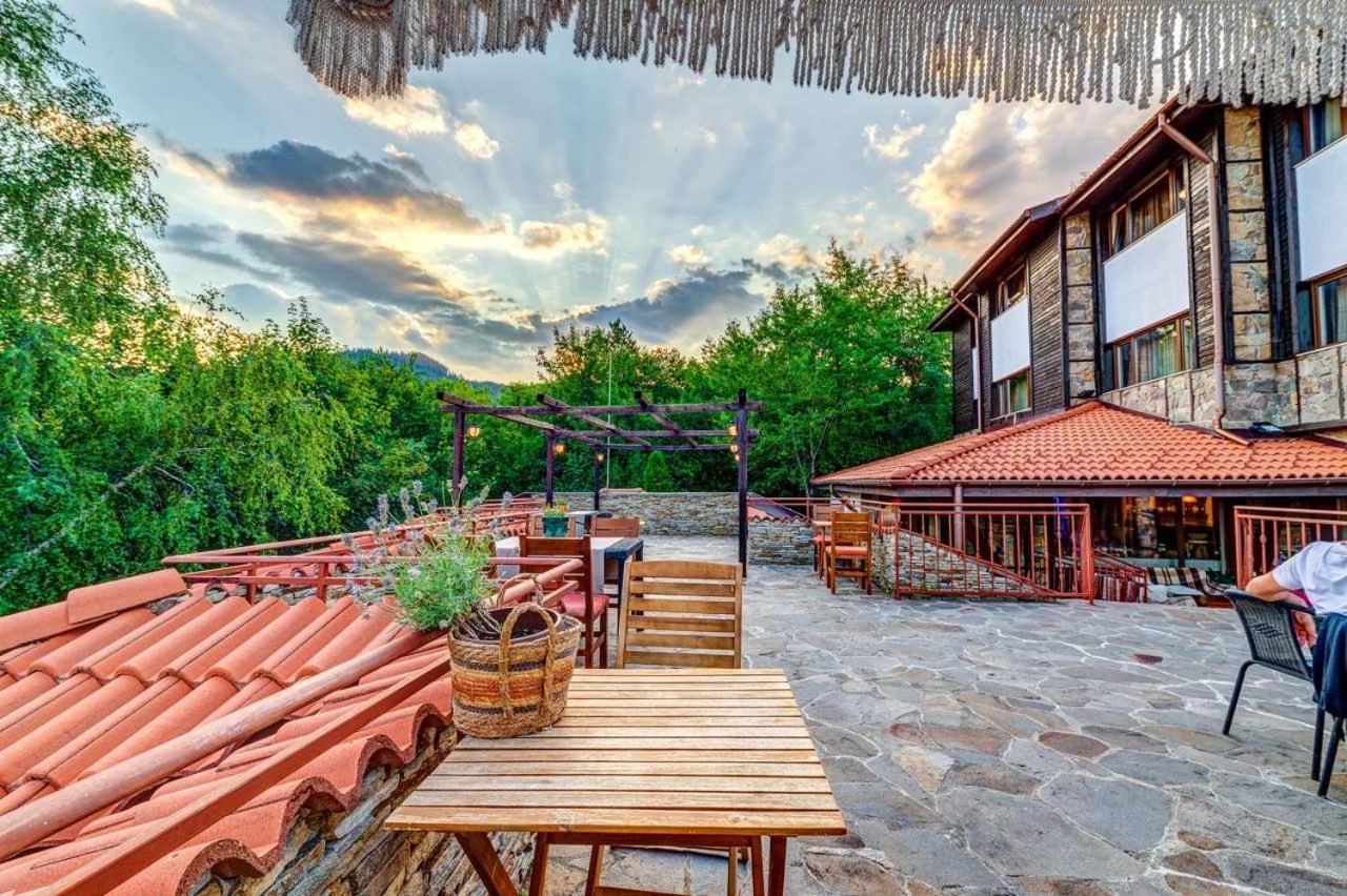 Hotel Smilen Smoljan Exteriér fotografie