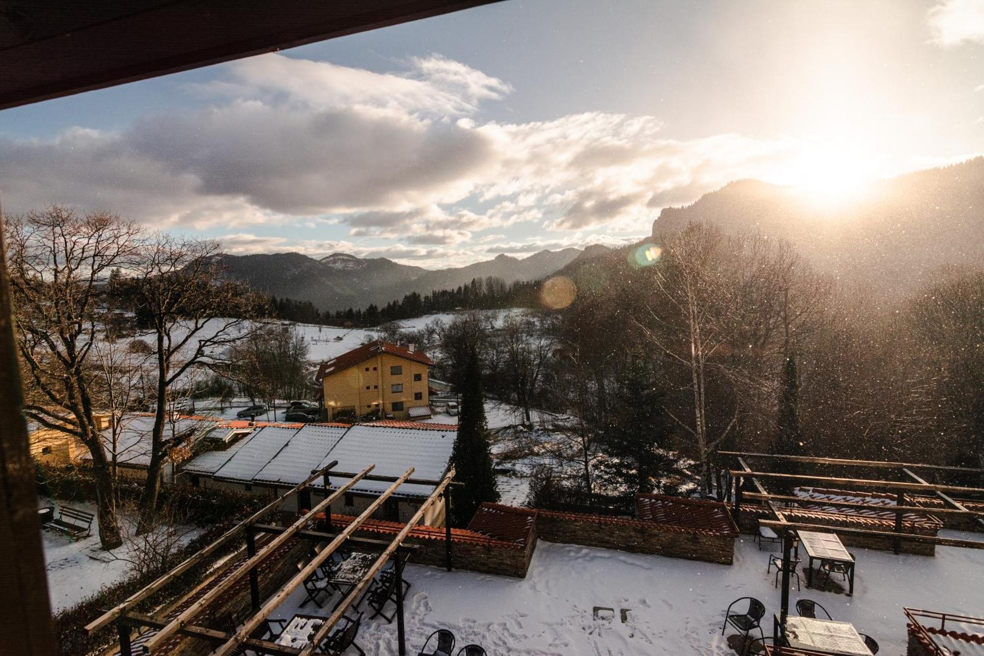 Hotel Smilen Smoljan Exteriér fotografie
